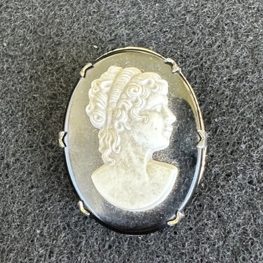 Vintage Sterling Silver‎ Gold Wash Carved Cameo Brooch Pin Oval womw EUC